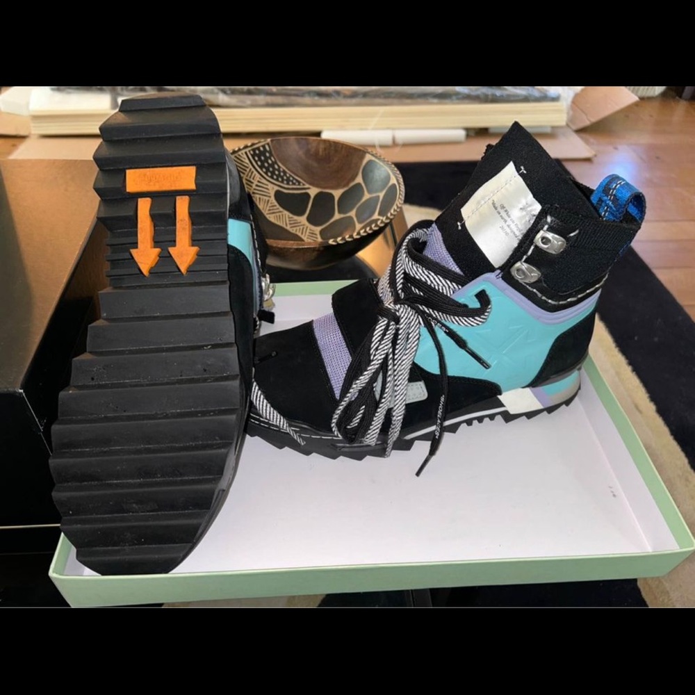 Men’s off white hiker sneakers